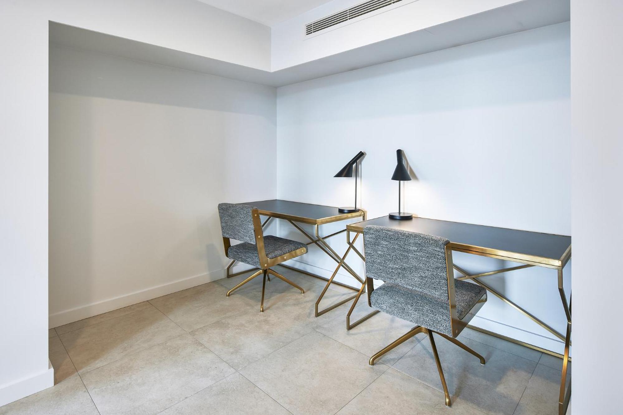 Meriton Suites Canberra Luaran gambar The interior of the hotel