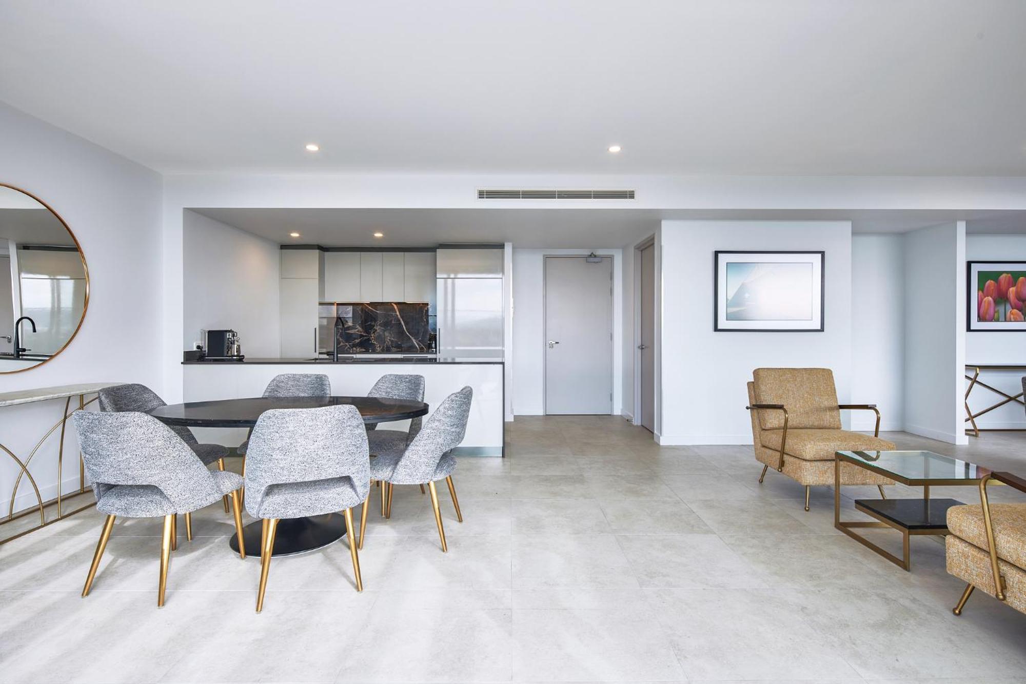 Meriton Suites Canberra Luaran gambar A typical apartment interior