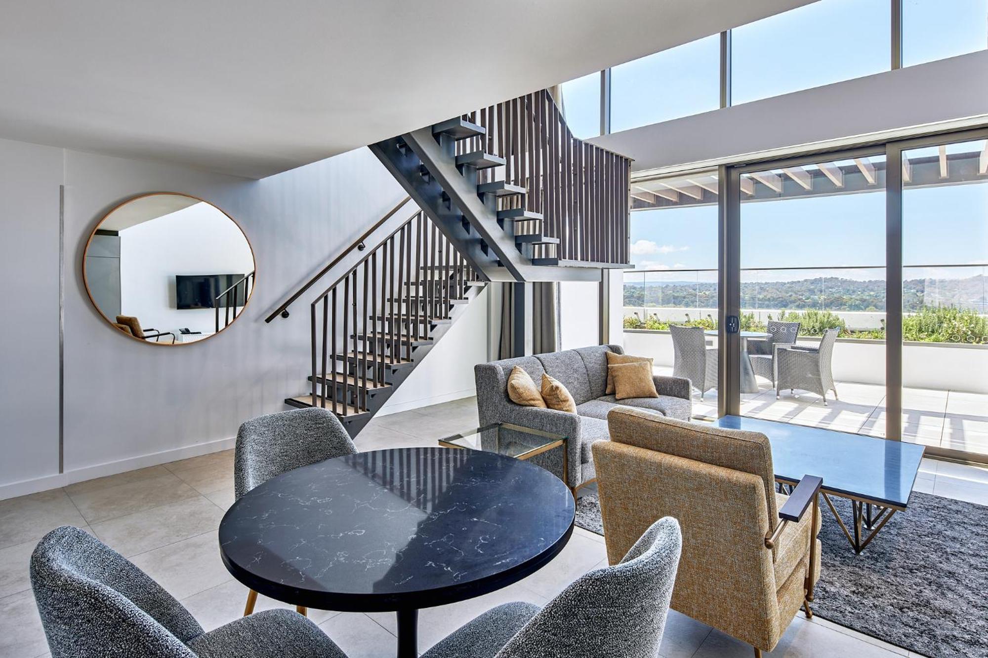 Meriton Suites Canberra Luaran gambar The interior of a typical apartment at The Standard