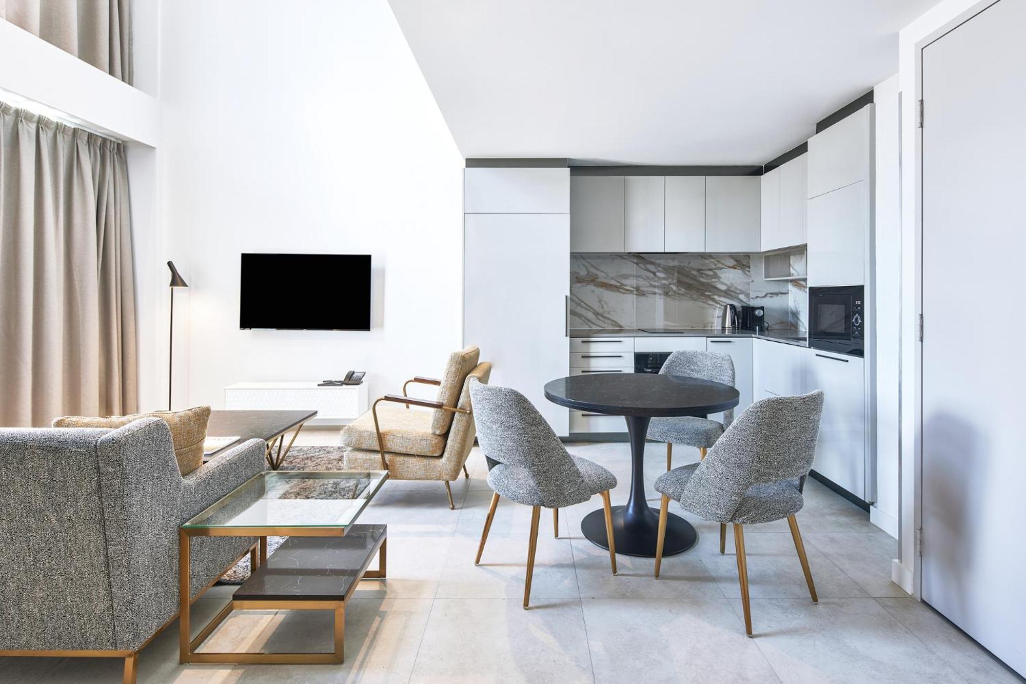 Meriton Suites Canberra Luaran gambar A typical apartment at The Collective Old Oak