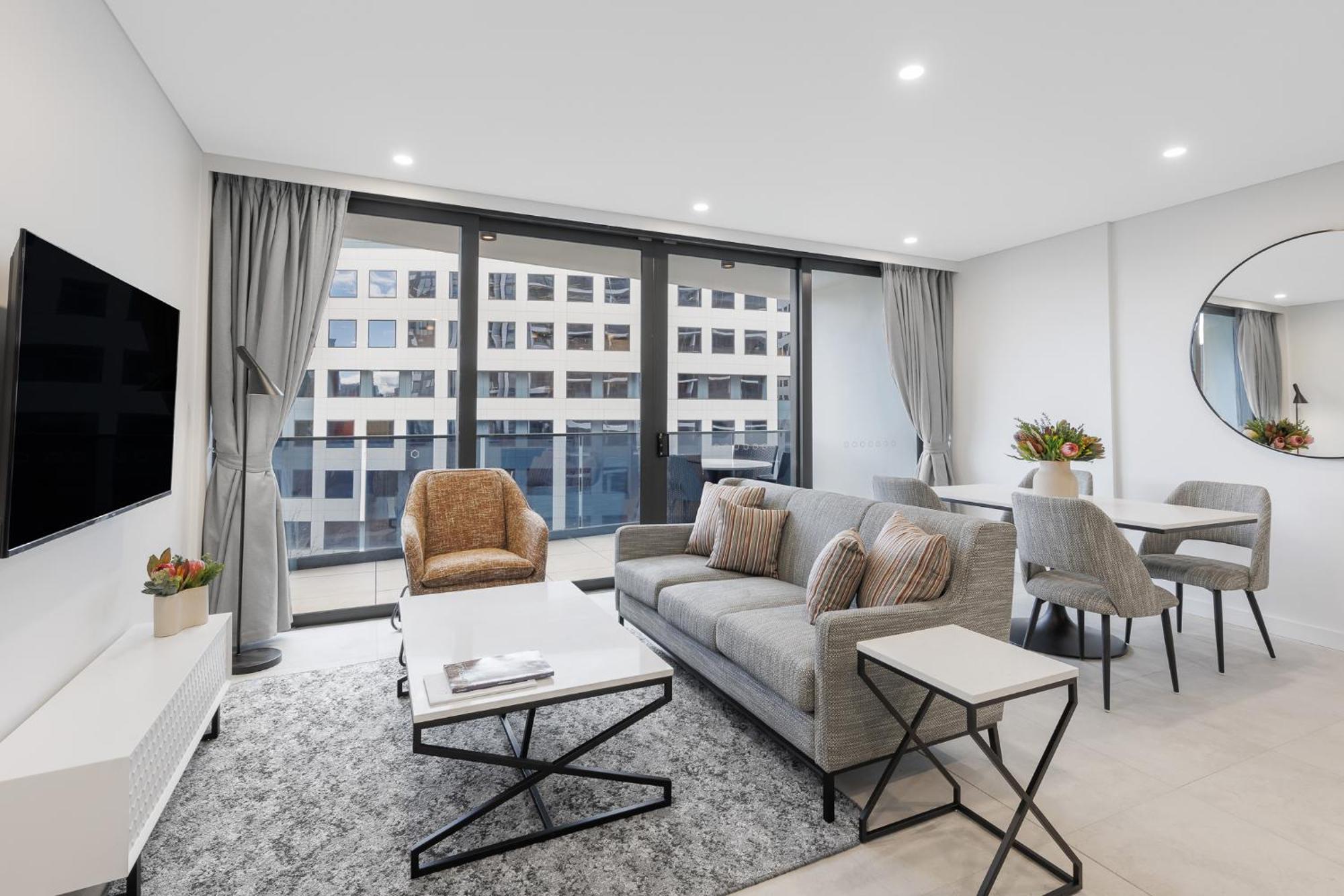 Meriton Suites Canberra Luaran gambar Living room