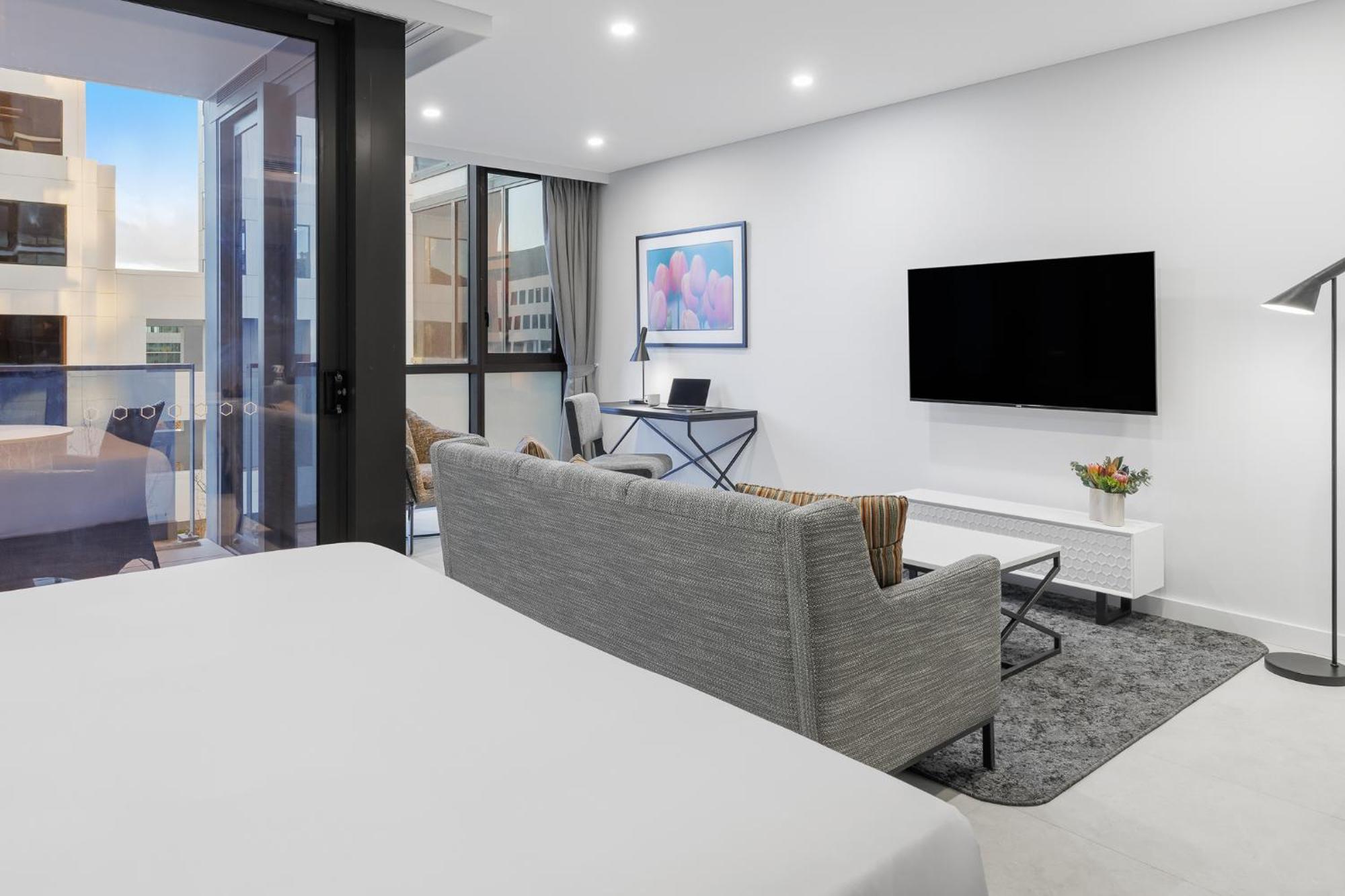 Meriton Suites Canberra Luaran gambar The interior of a typical apartment