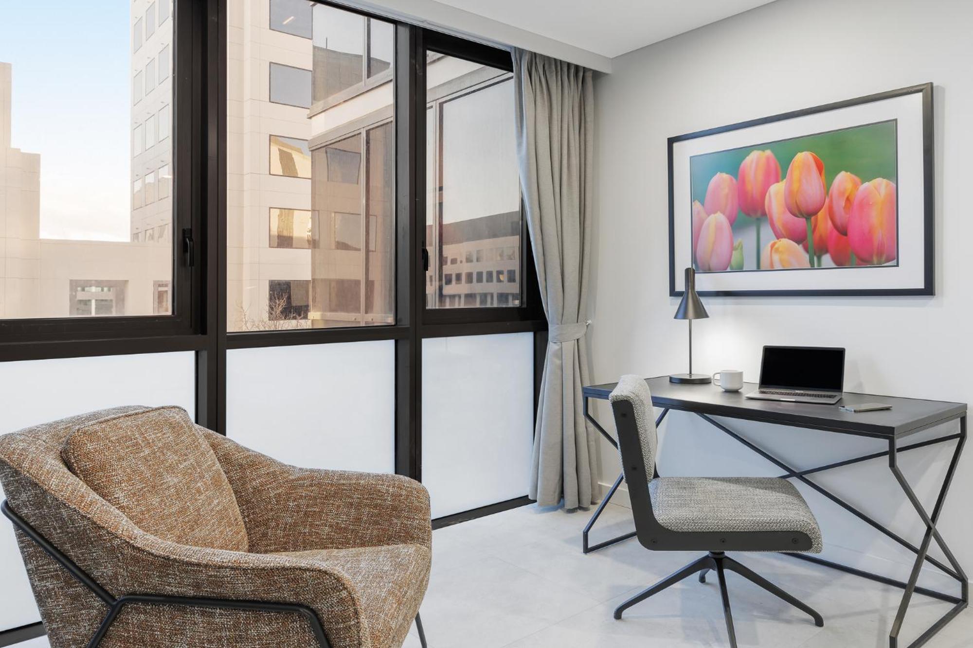 Meriton Suites Canberra Luaran gambar A typical apartment at The Met